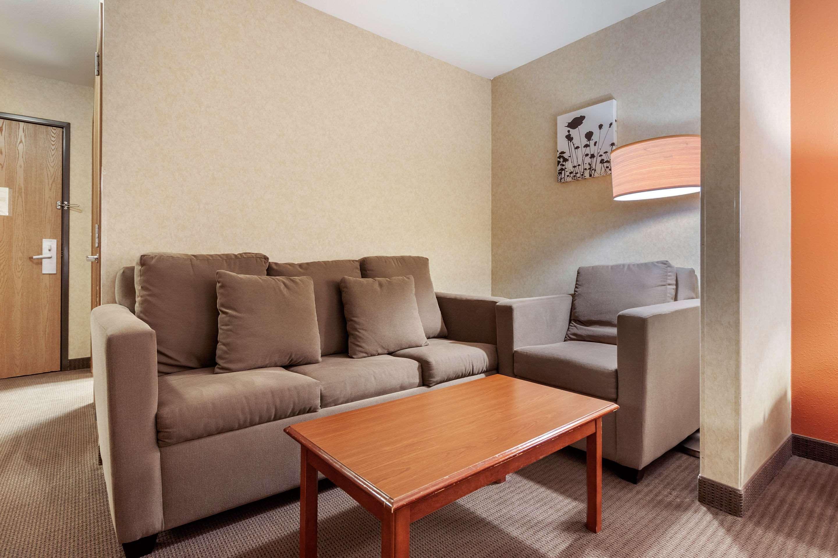 Sleep Inn & Suites Hays I-70 Buitenkant foto